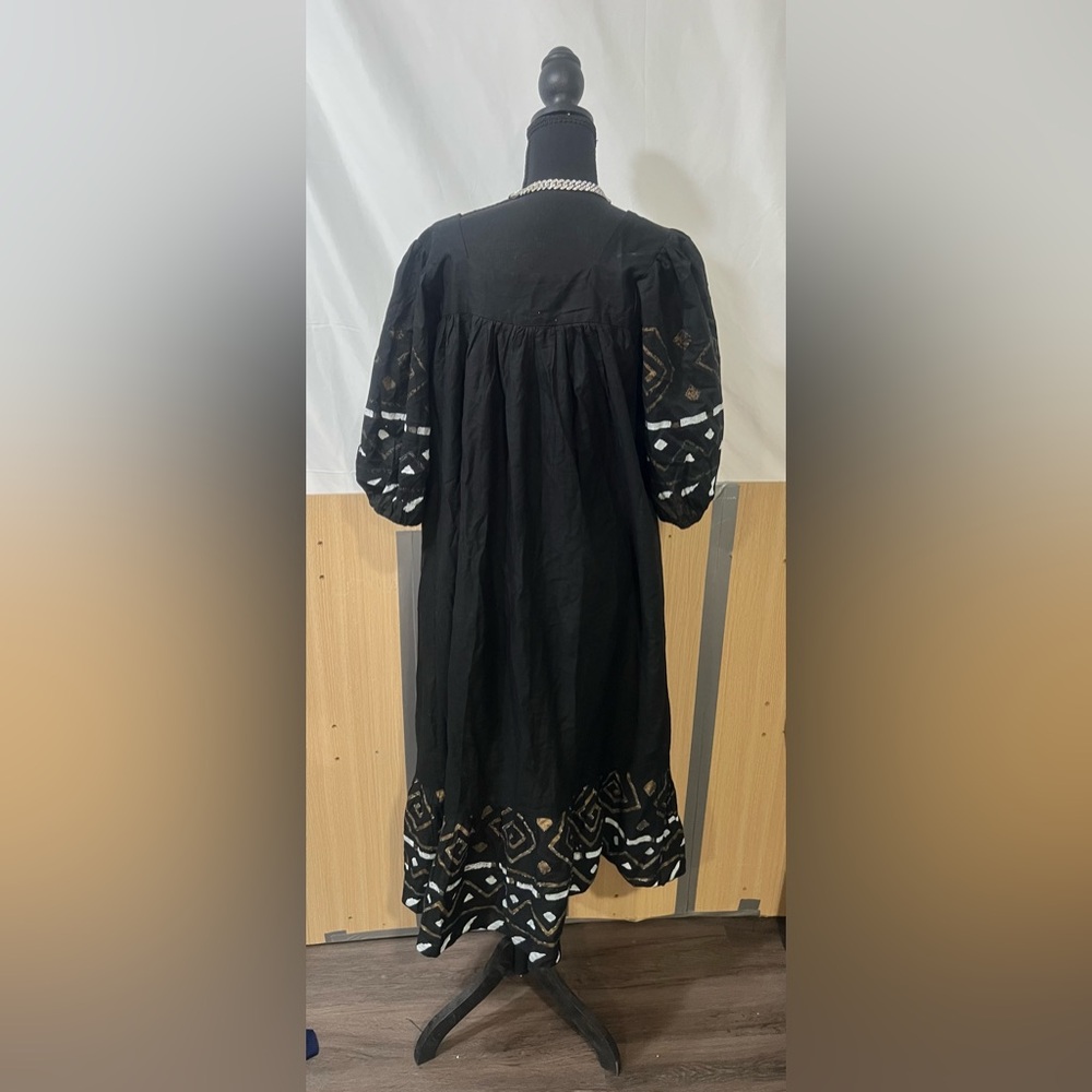 Elegant Black and White Maxi Dress - Picture 3 of 4